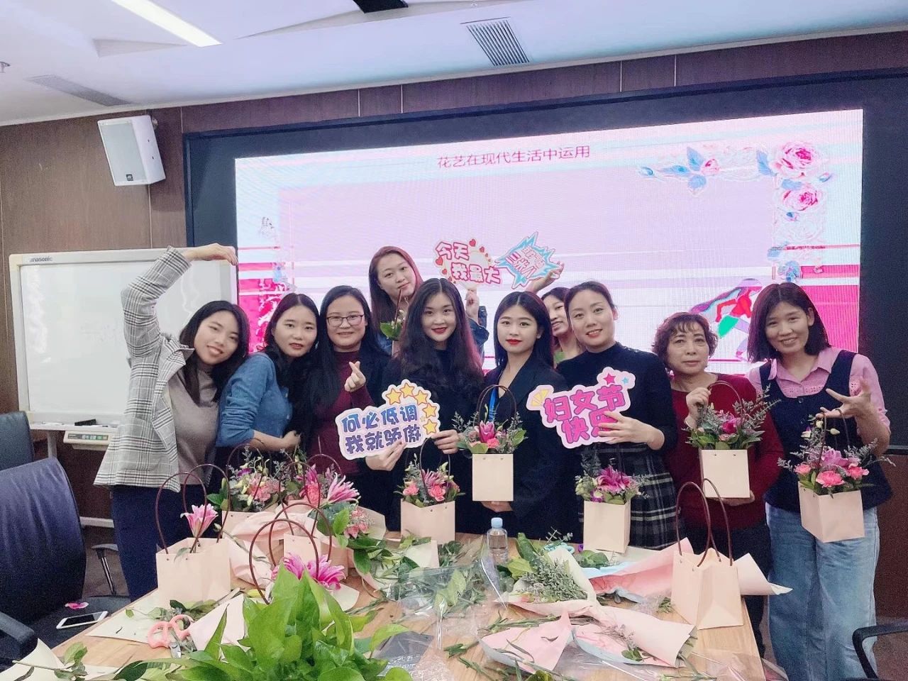 “花伴女神.綻放芳華”主題插花活動